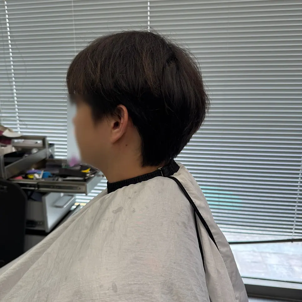 Pre-treatment hair with side hair sticking out and a messy back