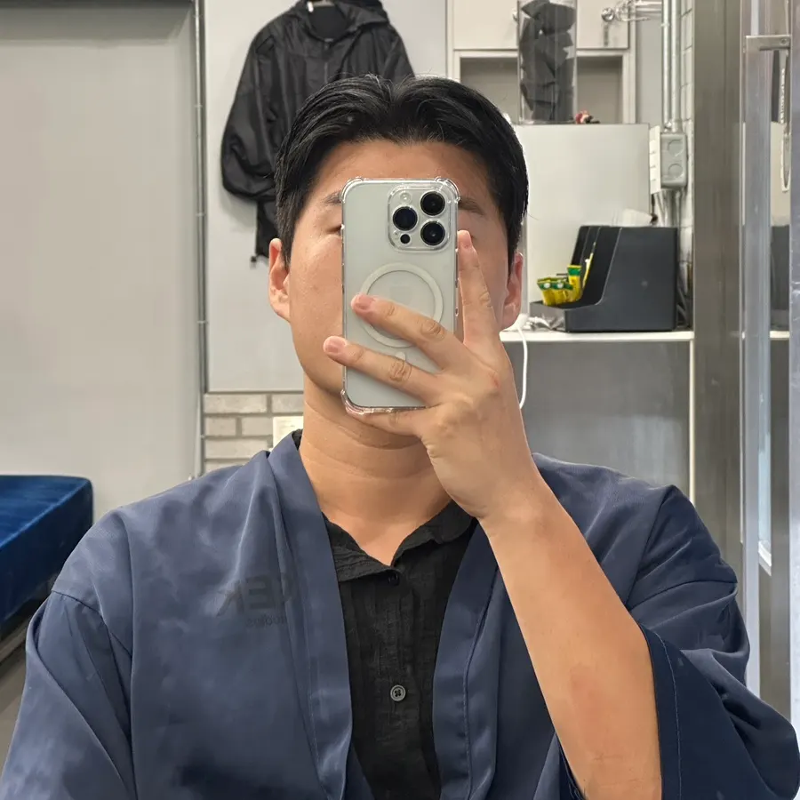 옆머리와 뒷머리 실루엣을 잡아준 커트 결과