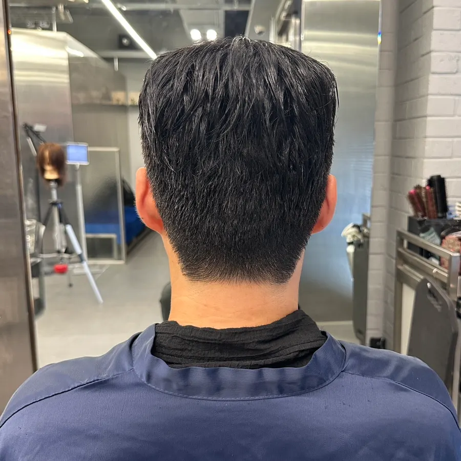커트 다운펌 후 정돈된 옆머리 라인