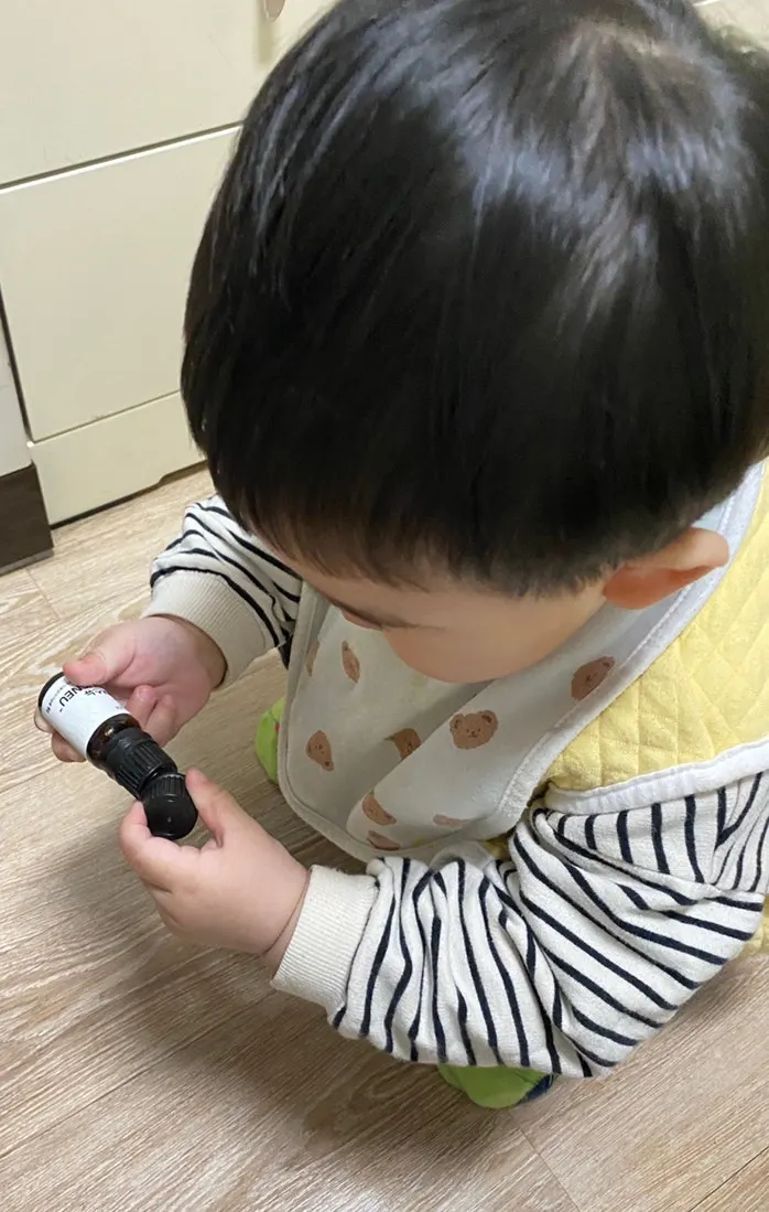 Grow Lab kids’ omega-3 contents opened with a child