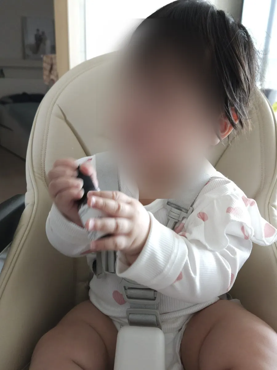 離乳食に混ぜて与えるGenius Newの様子