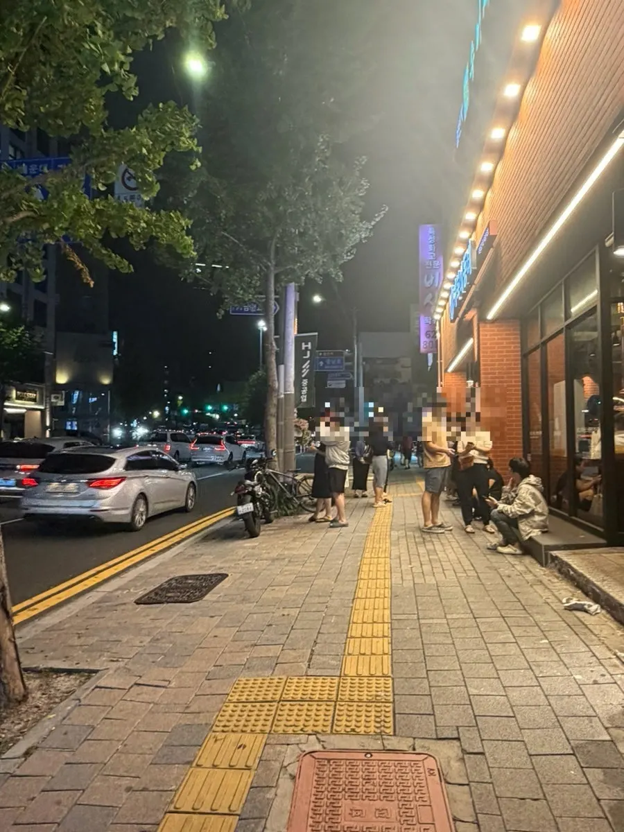 Exterior of the Geobugi Dongne Namcheon Branch building