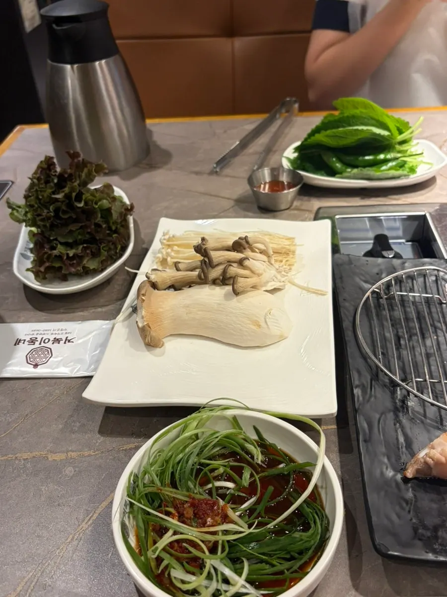 Assorted mushrooms grilling alongside the meat
