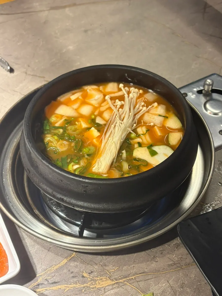 Doenjang-jjigae warming at the separate simmering station