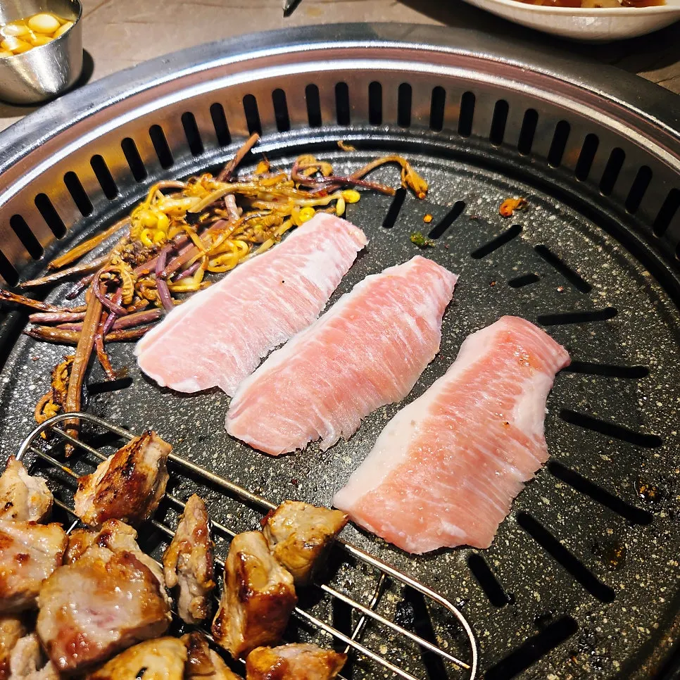 구워진 가브리살과 항정살