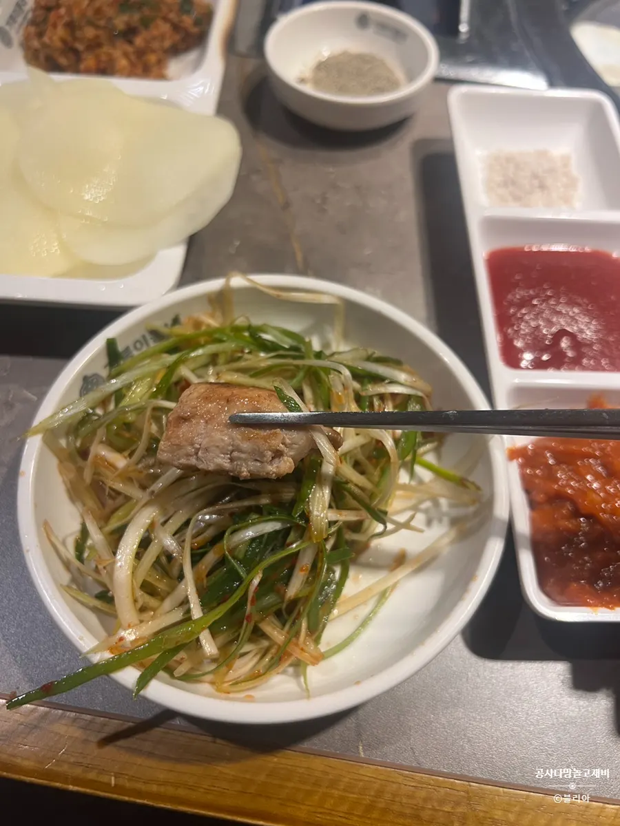 다 구워진 목살 조각