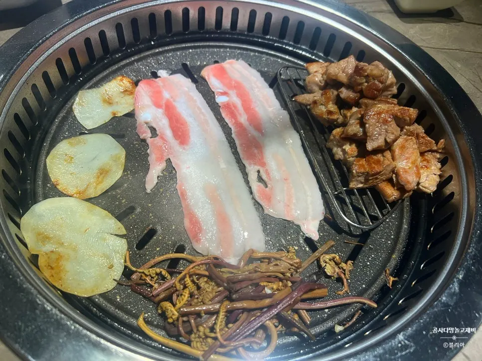 불판에 두 점만 올려 굽는 급냉삼겹살
