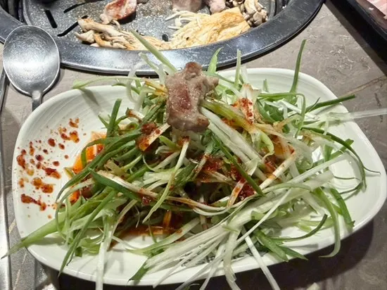 고기와 함께 구워지는 버섯