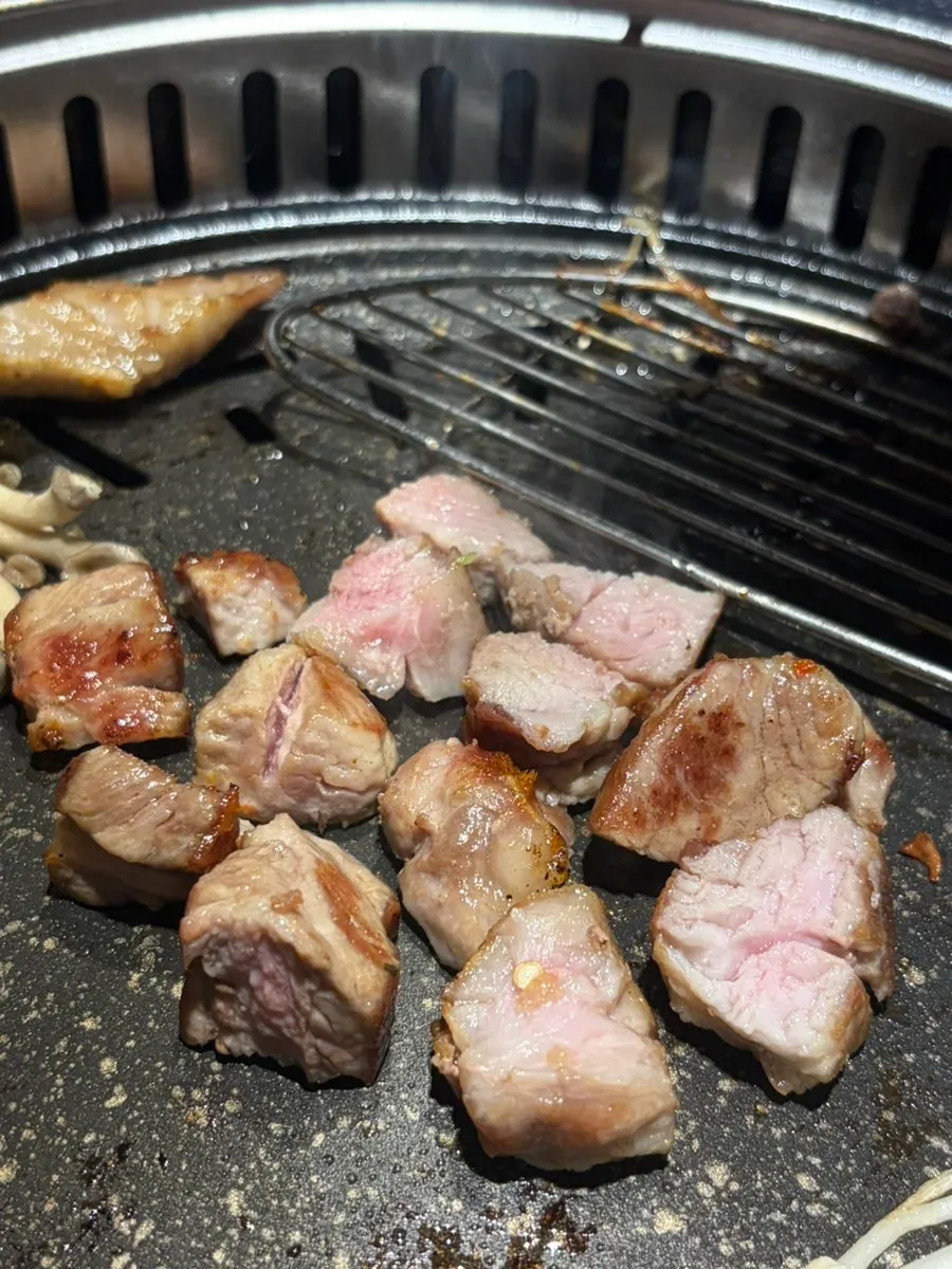 화로에 구워지는 14일 숙성 삼겹살