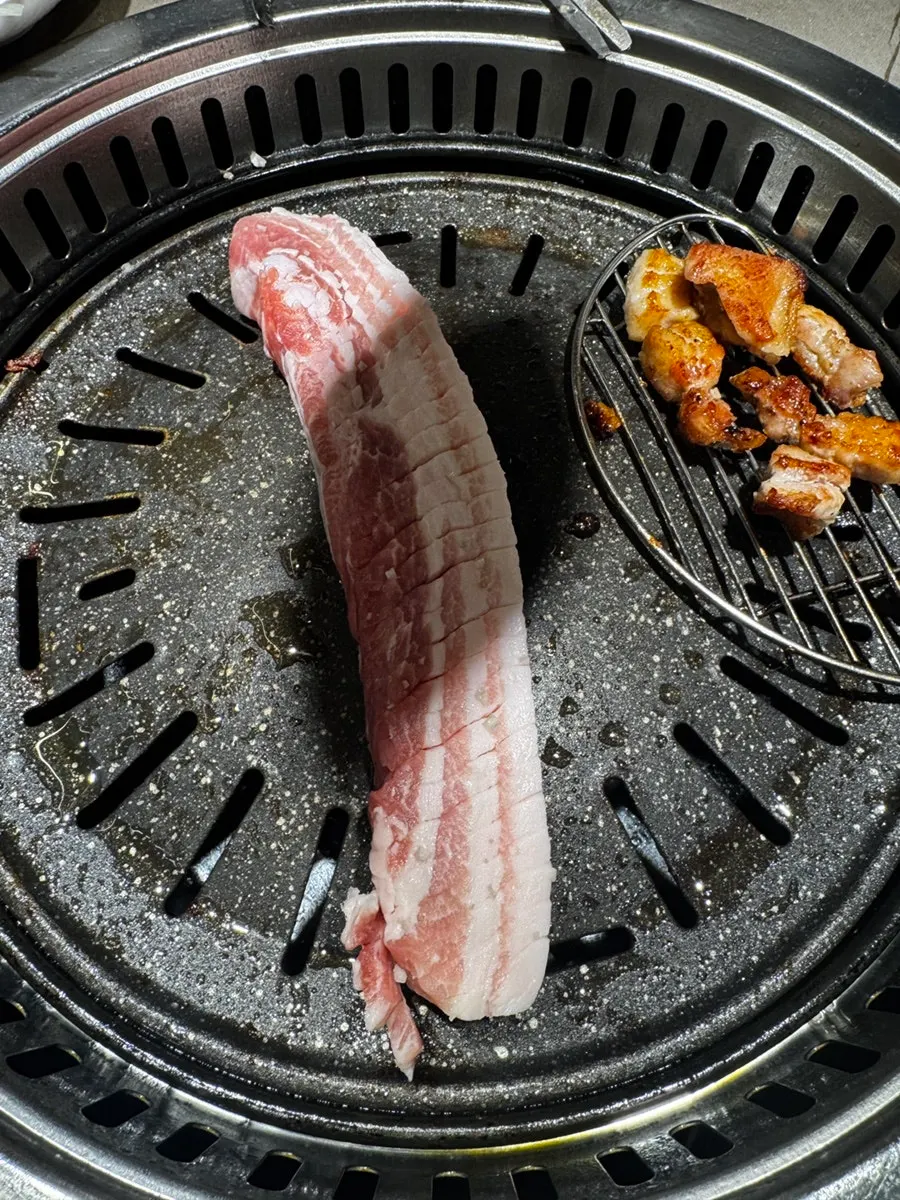 Meat and onion pickle placed on a wrap leaf