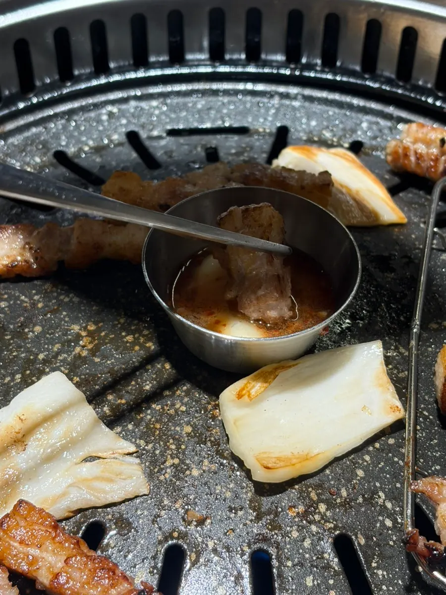 Melt sauce simmering on the grill