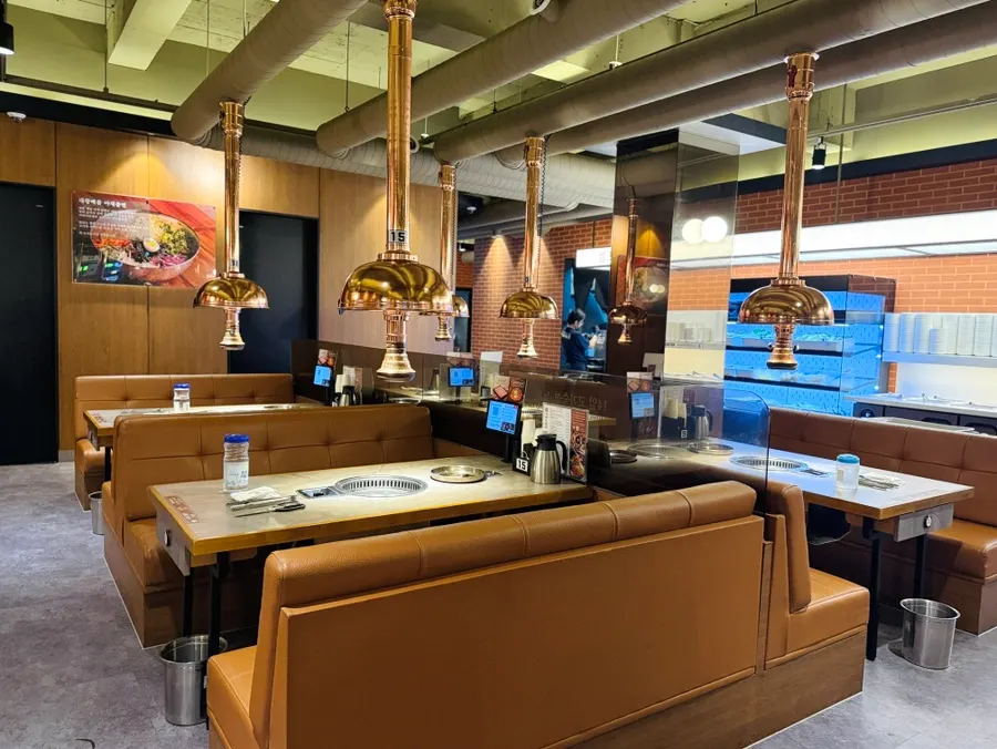 Indoor dining area at Geobugi Dongne Busan Namcheon