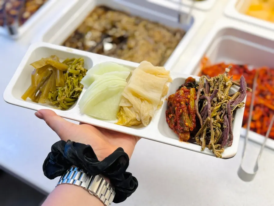 Basic side dishes and self-service bar at Geobugi Dongne