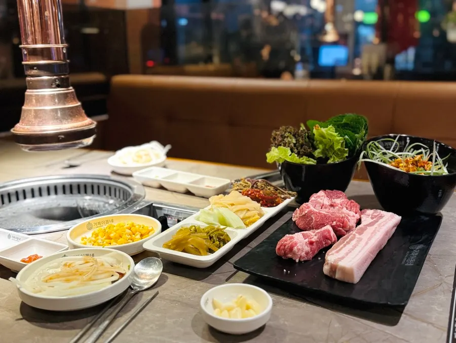 Meat setting with vegetables and basic side dishes