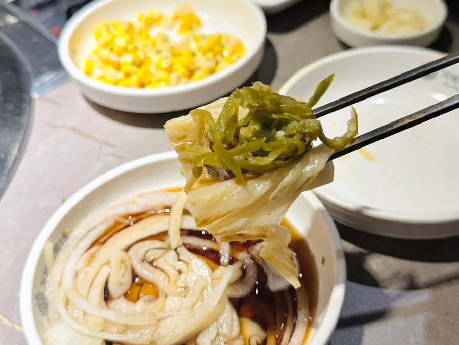 Pot rice served with a meal at Geobugi Dongne