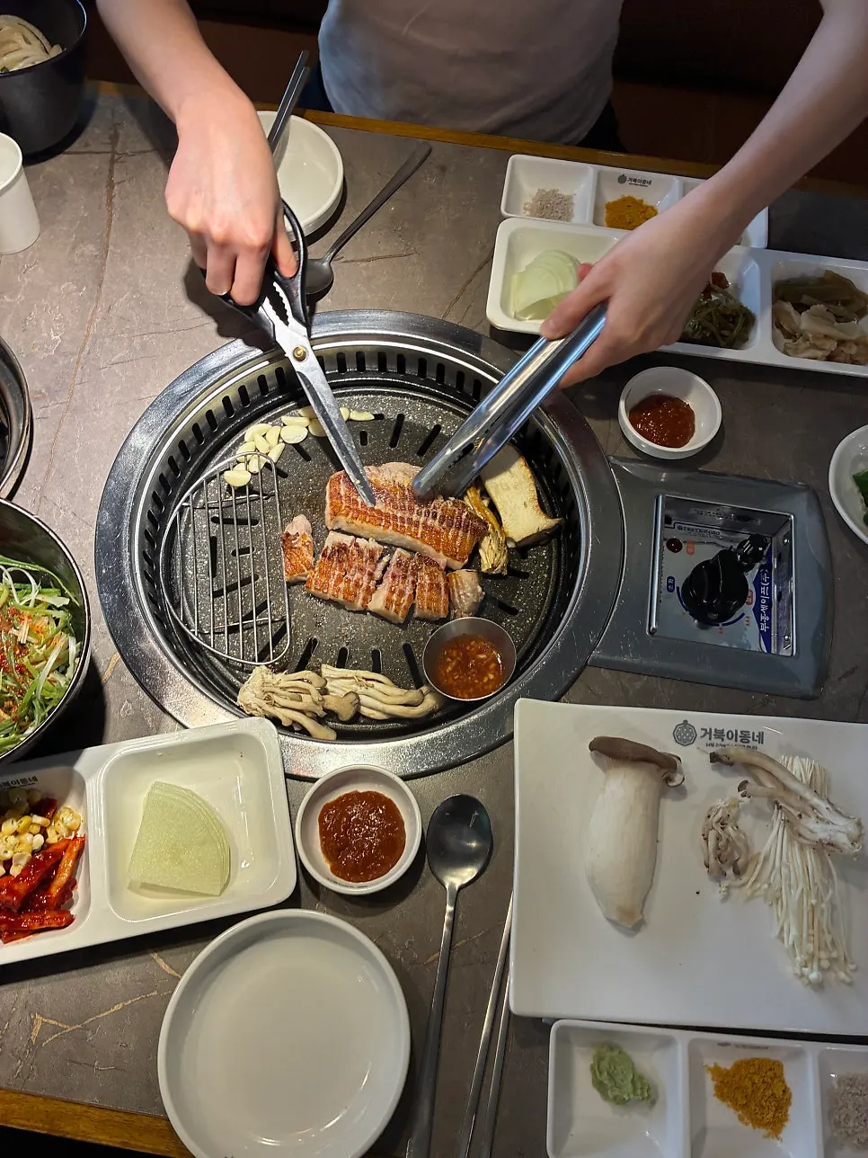 Golden-grilled pork neck and jowl meat