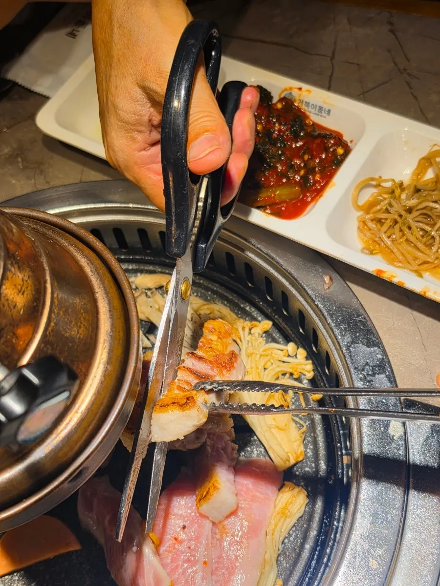 A glossy bowl of pot rice