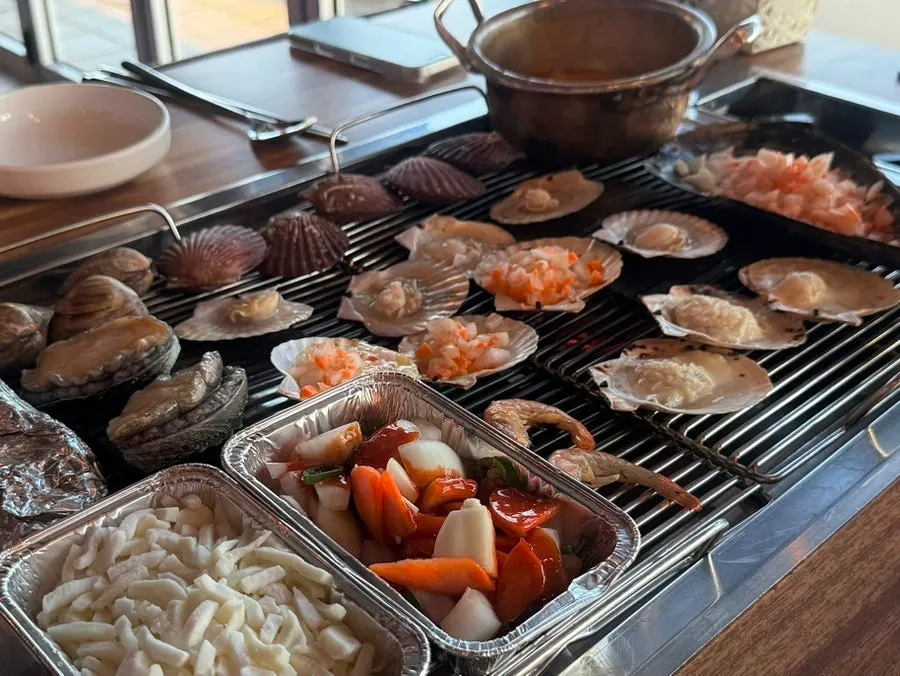 통통한 살이 보이는 구운 조개
