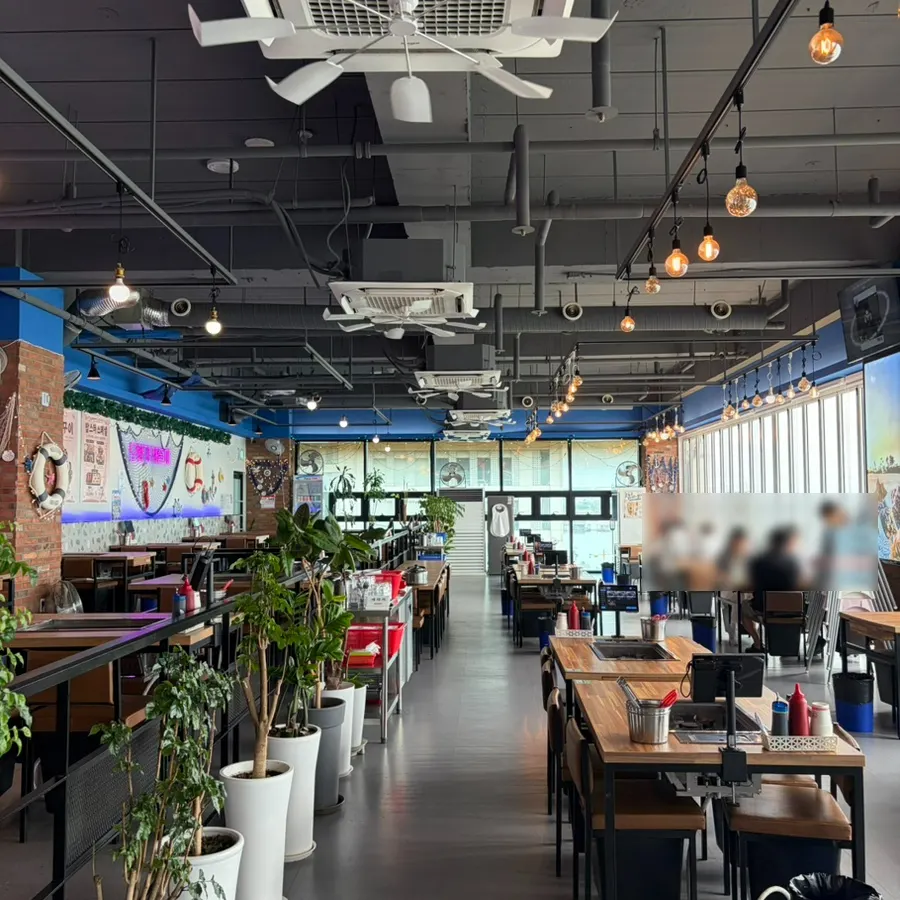 Wide-open interior of the grilled clam restaurant