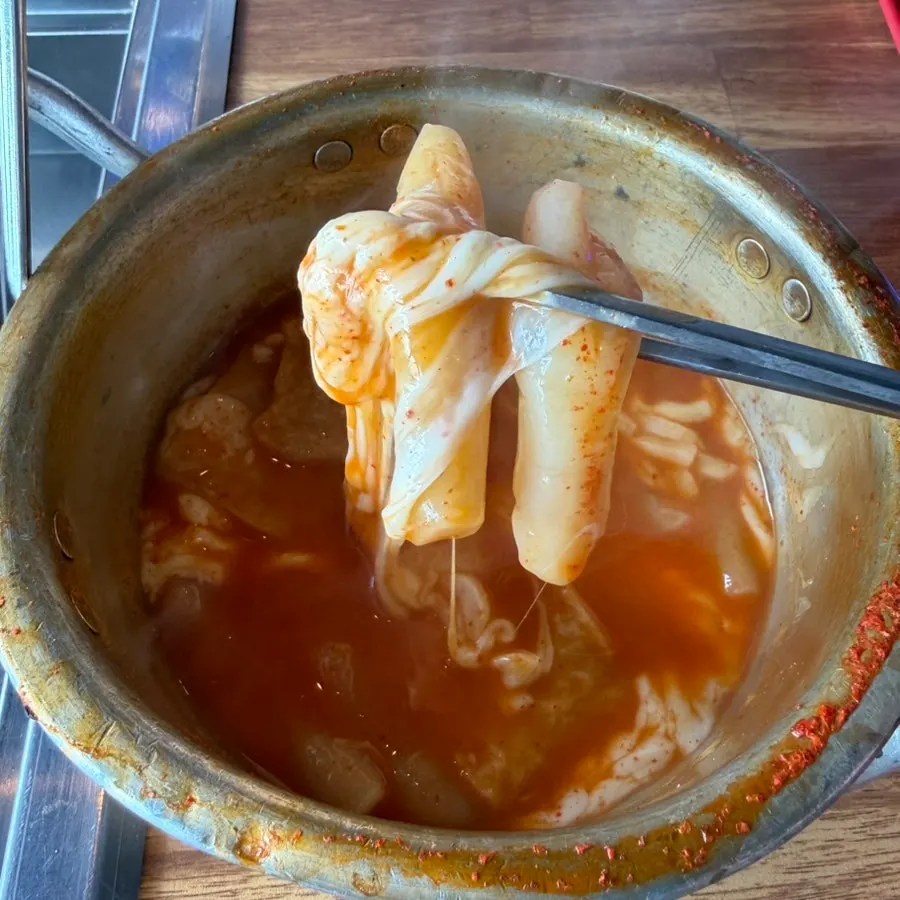Cheese tteokbokki with stretchy melted cheese