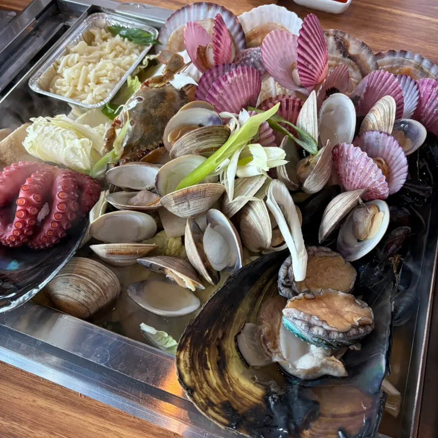 Pot of small-size steamed clams before cooking