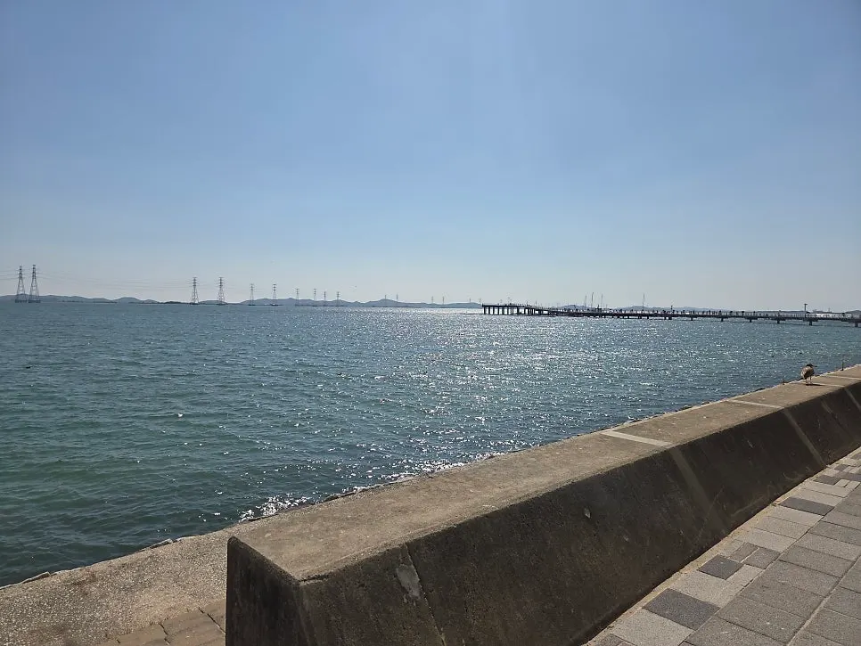 Sunny sea view at Geobukseom