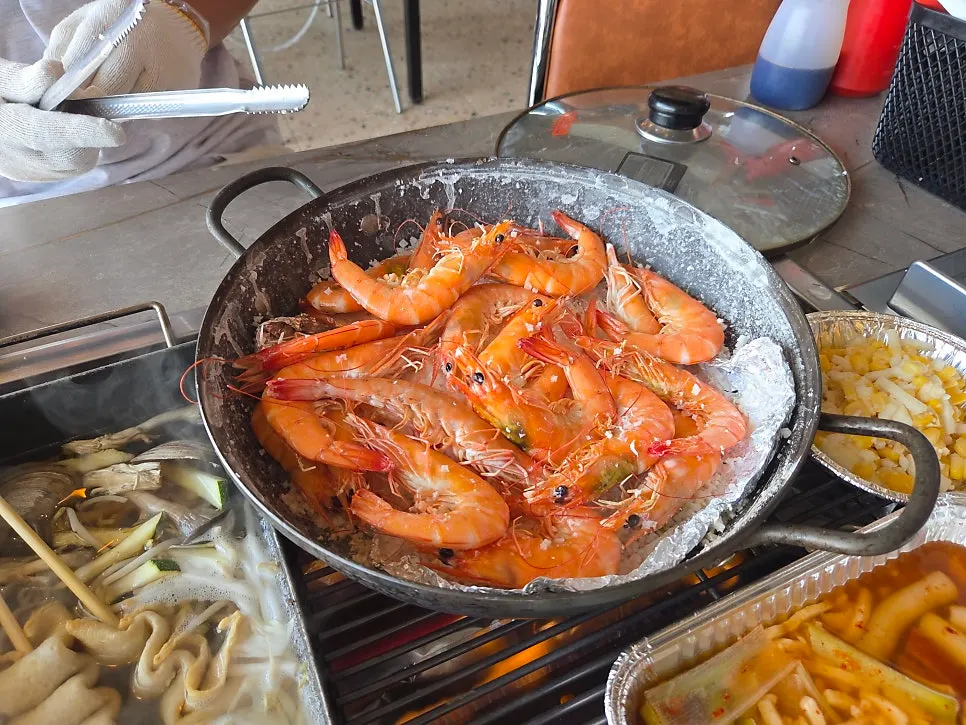 Cooked shrimp peeled and served on a plate