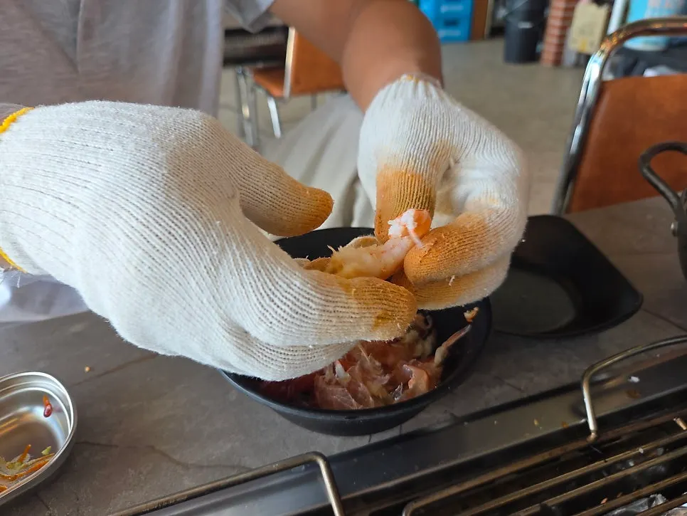 A diner peeling shrimp shells