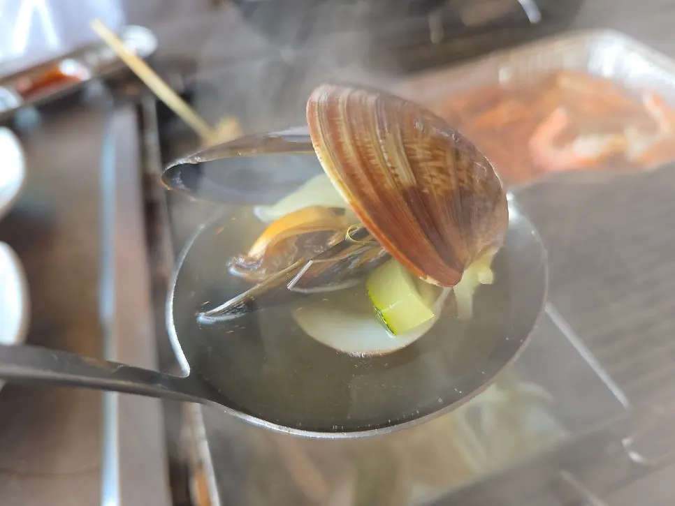 Clams and seafood in the kalguksu