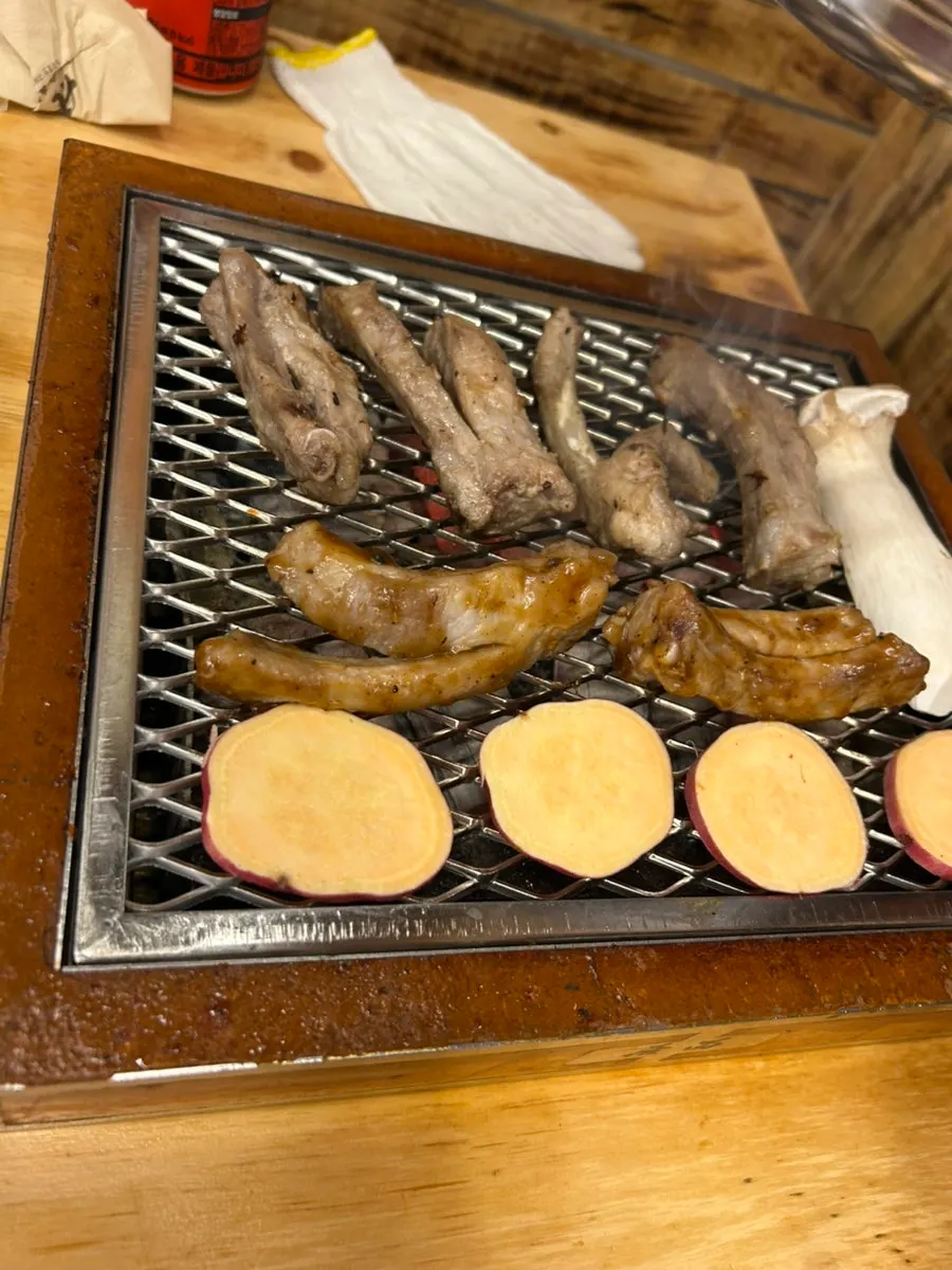 소금 숯불쪽갈비 한 접시