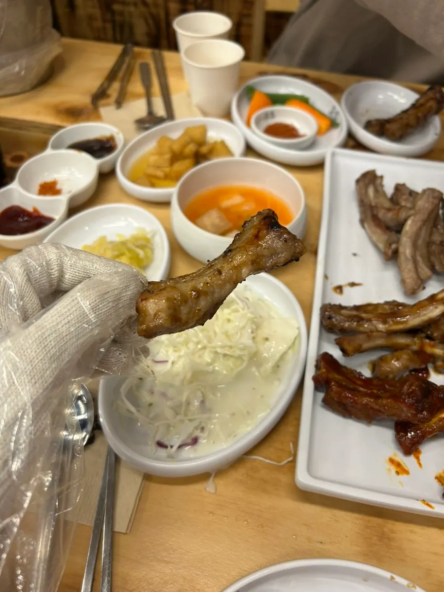 양념 숯불쪽갈비 한 접시