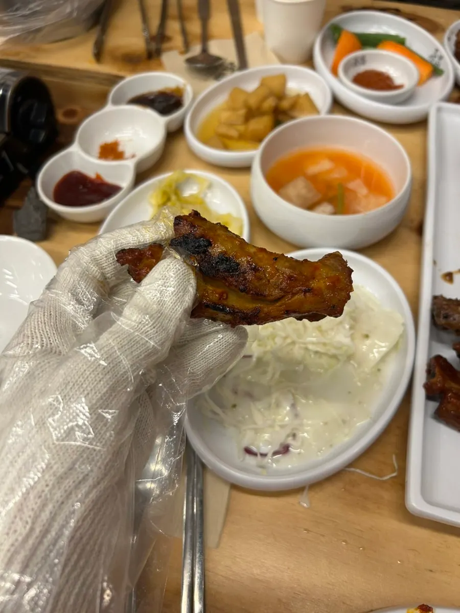 매운맛 숯불쪽갈비 한 접시