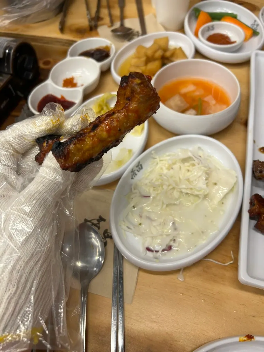 매콤한 양념의 매운맛 쪽갈비