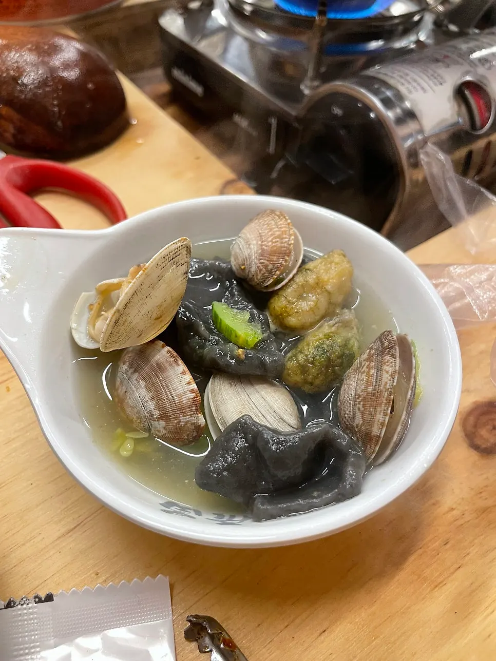 Boiling seafood hand-torn noodle broth