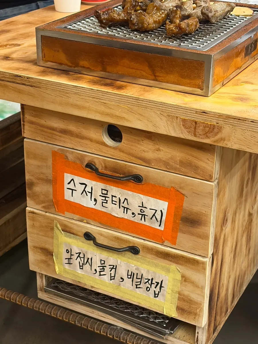 직원호출 문구가 적힌 매장 안내판