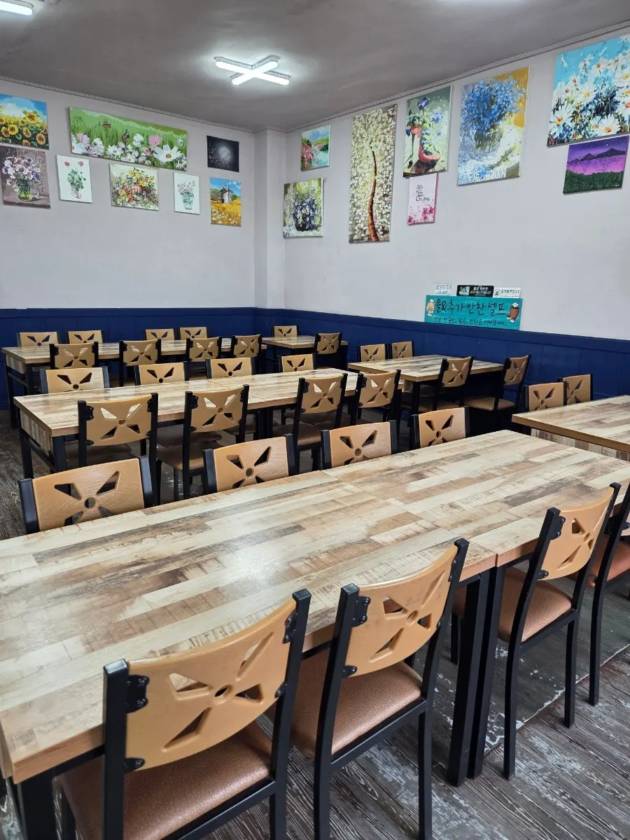 The clean, tidy interior of Bongga Gukbap