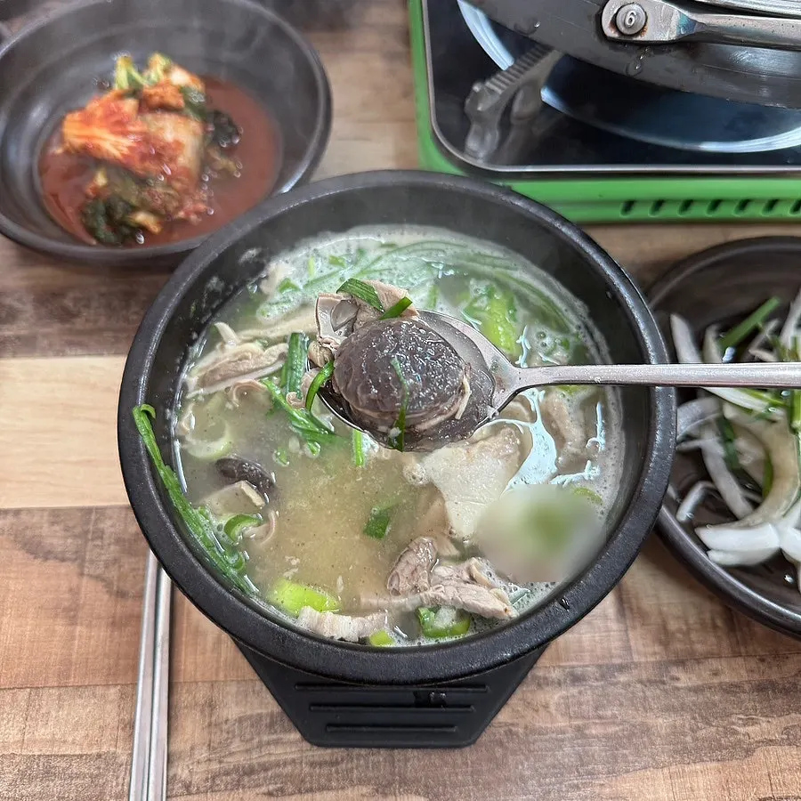 Gukbap seasoned with salted shrimp and dadaegi