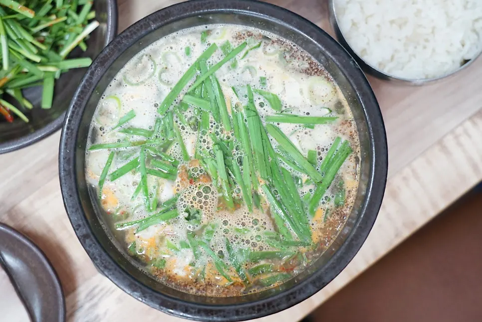 Exterior of Bongga Gukbap on Giseong-ro, Geoje-myeon