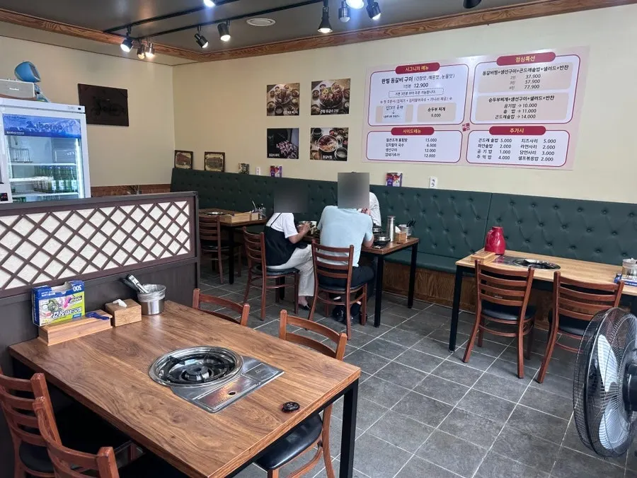 금손등갈비 순두부 식사 공간