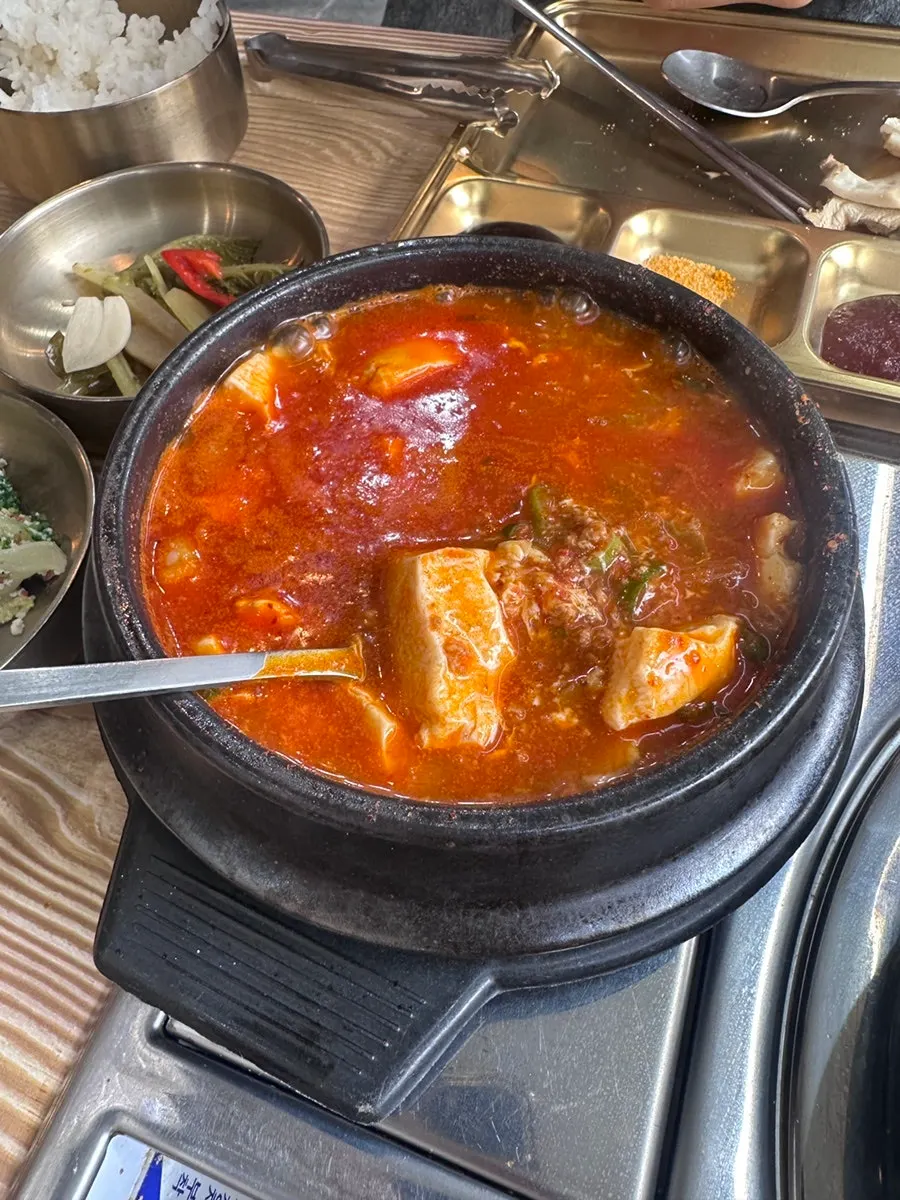 완벌 등갈비와 점심특선 상차림