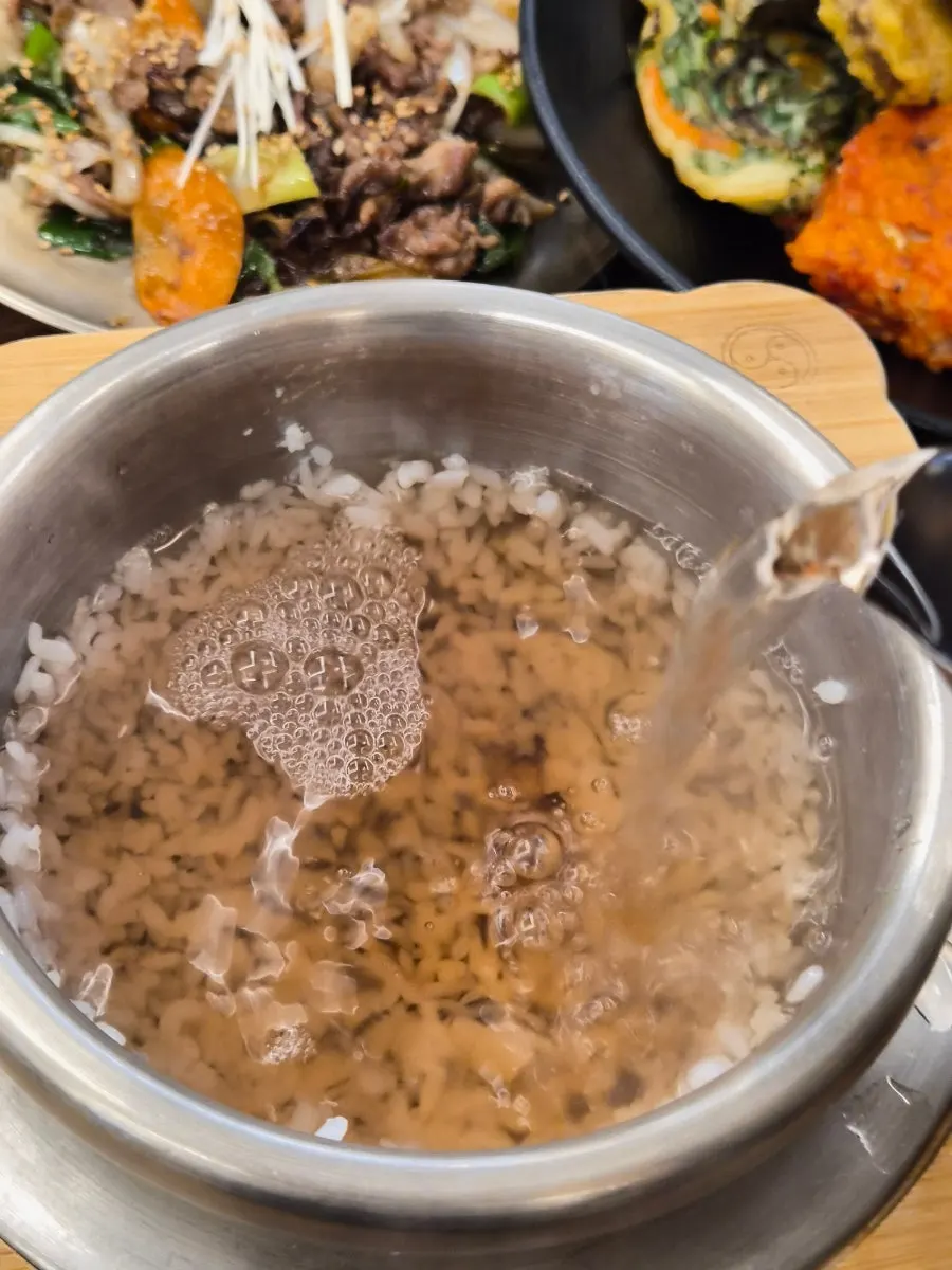 Hot pot rice served with the set