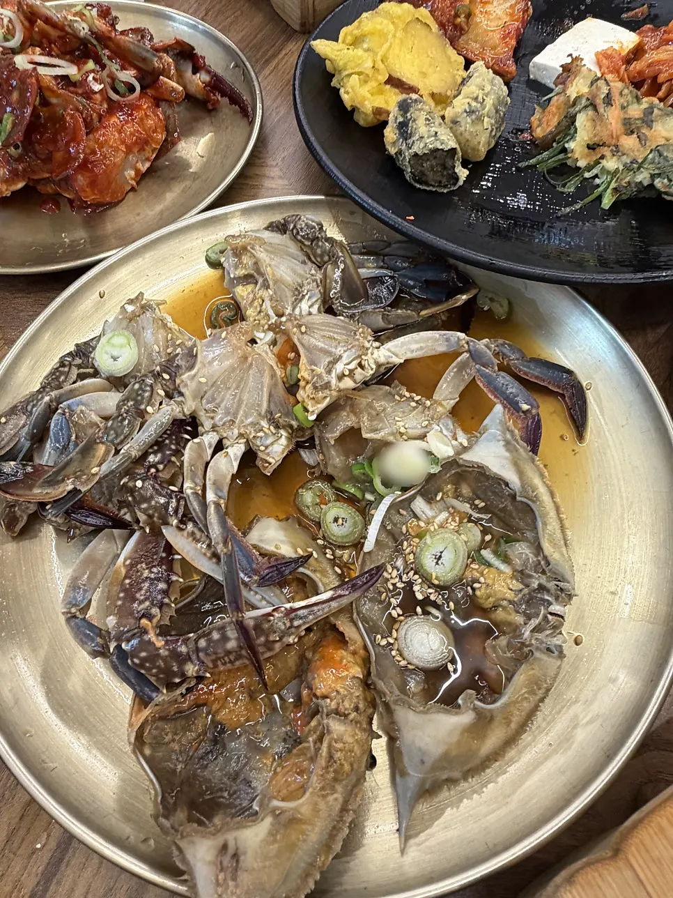 식사를 마친 가족 점심 테이블