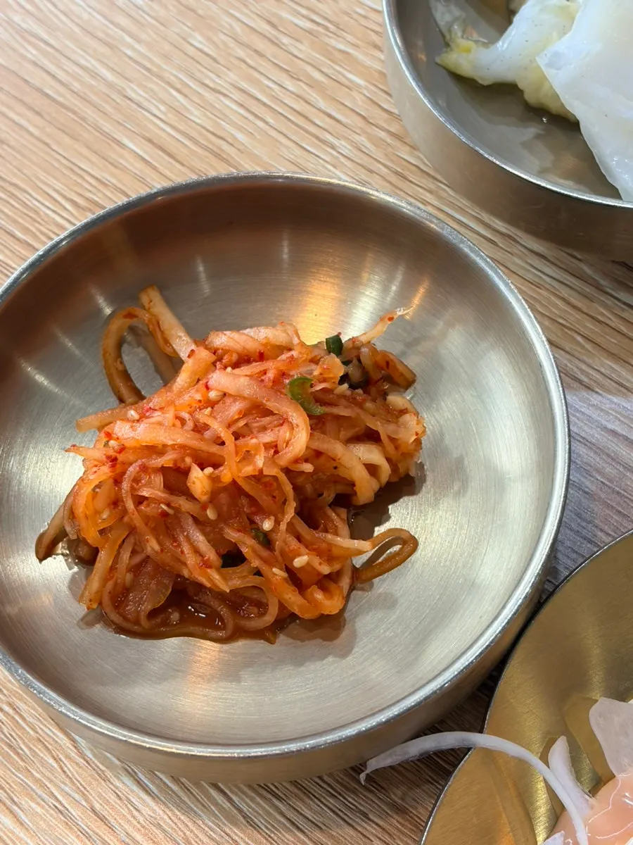 무생채와 장아찌 반찬
