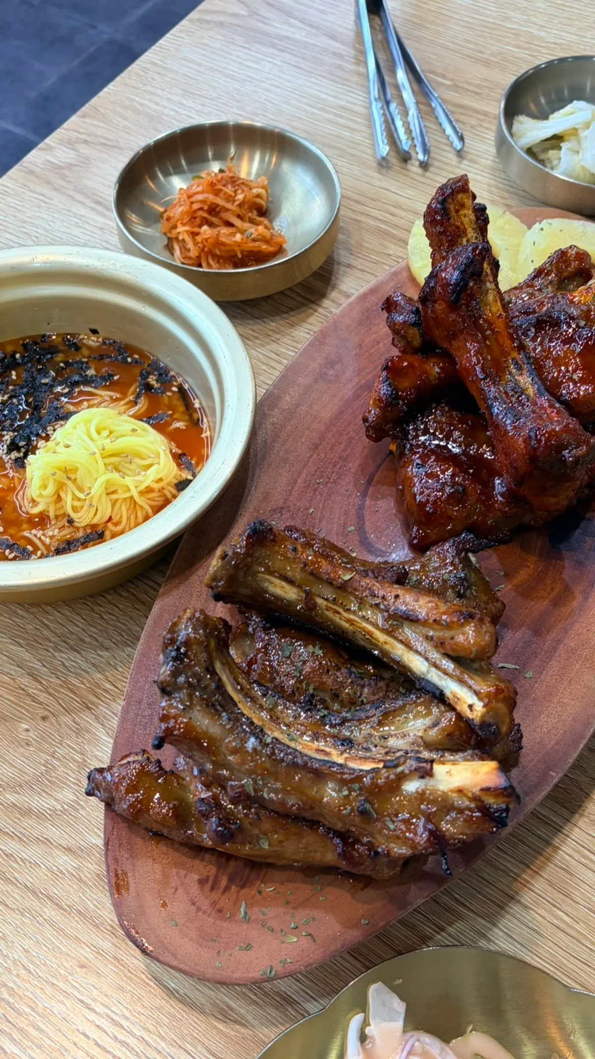 등갈비와 김치말이국수 한 상