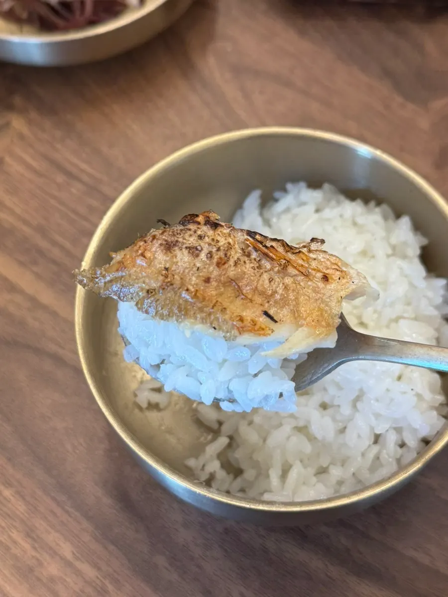 Deboning grilled fish with disposable gloves on