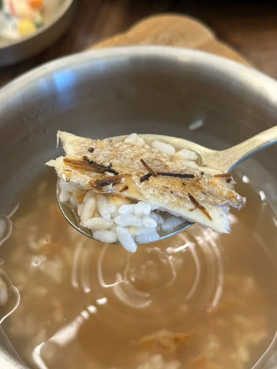 Dipping fish flesh into the prawn jang sauce