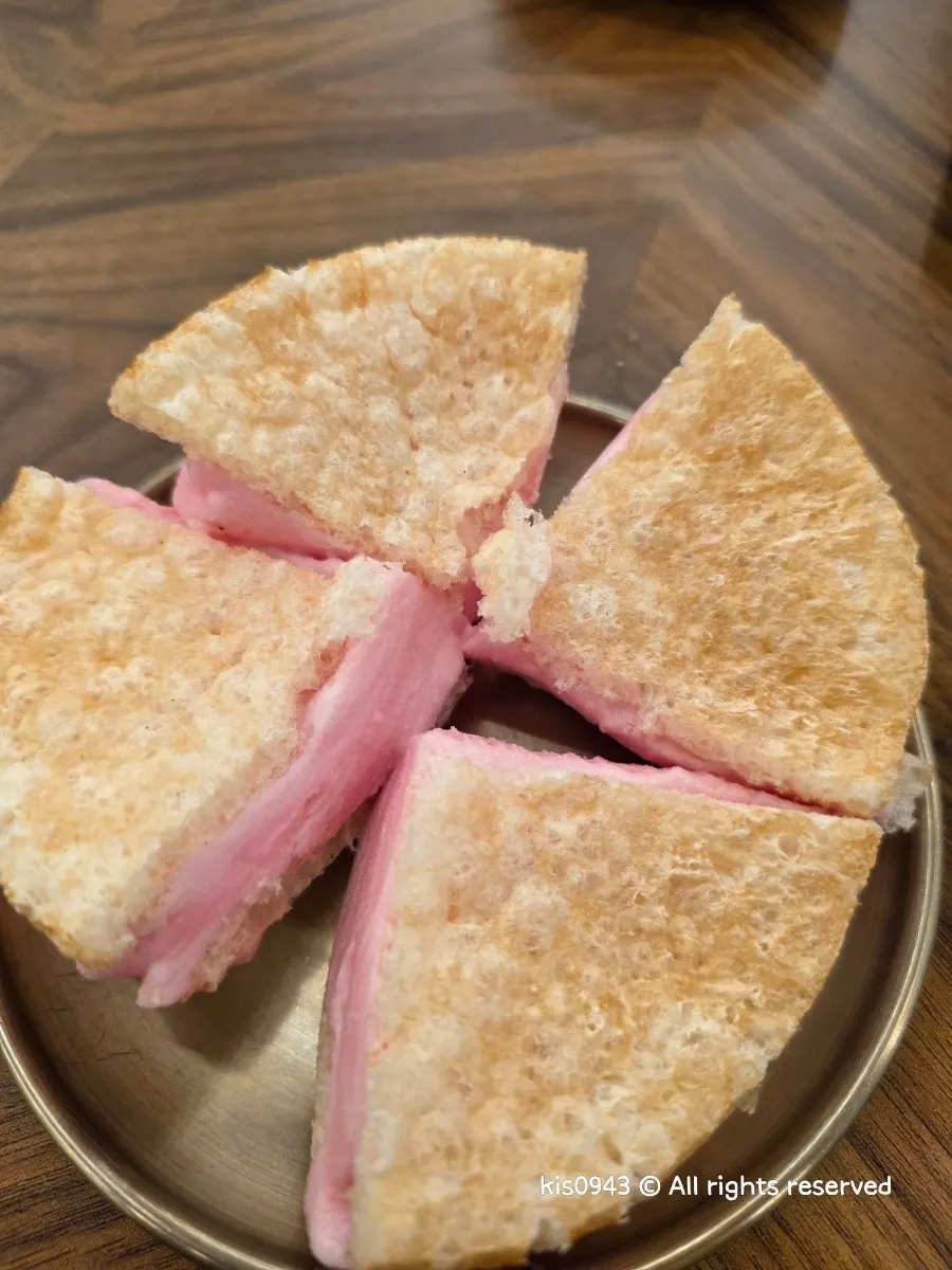 Ppeong-seukeurim dessert served after the meal