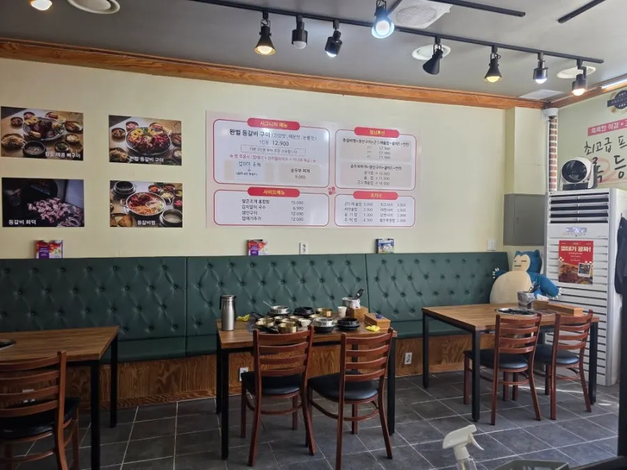 금손등갈비 순두부 거제본점 매장 내부 좌석