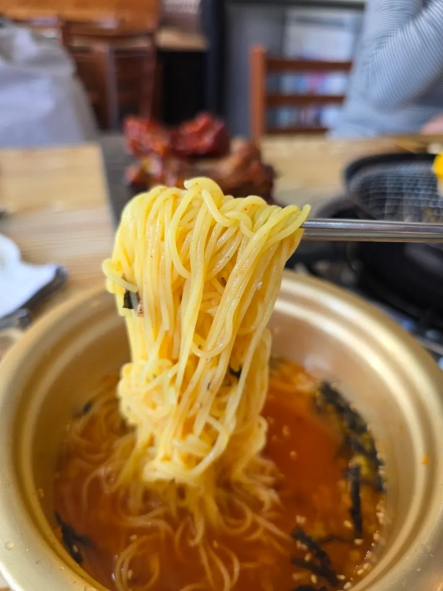 새콤한 김치말이국수 한 그릇