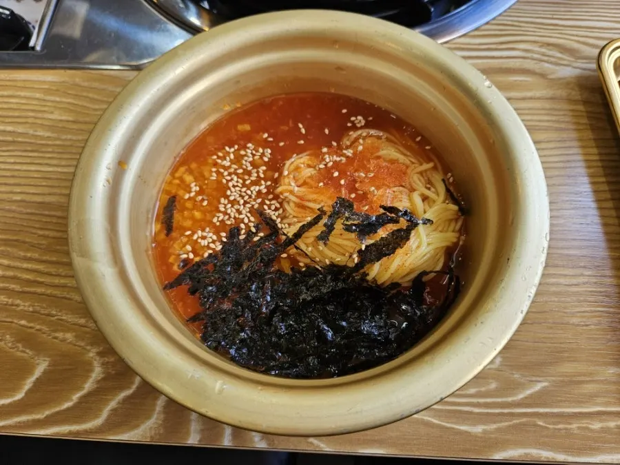 서비스로 제공된 김치말이국수